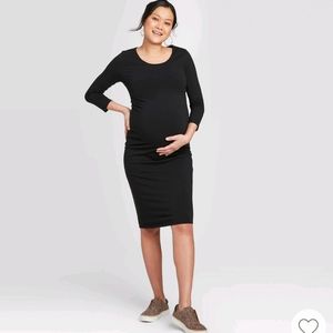 Ingrid & Isabel 3/4 Sleeve Maternity Dress